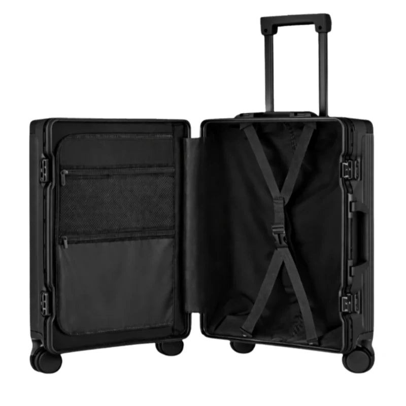 Intérieur d'une valise rigide en aluminium Noir, montrant les compartiments de rangement avec des sangles et un filet pour une organisation optimale des affaires.