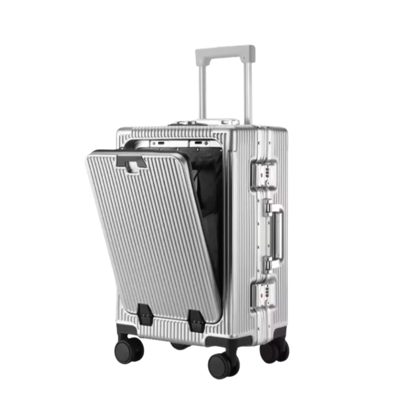 Valise en aluminium argenté ouverte avec compartiment intérieur visible et serrure TSA intégrée.